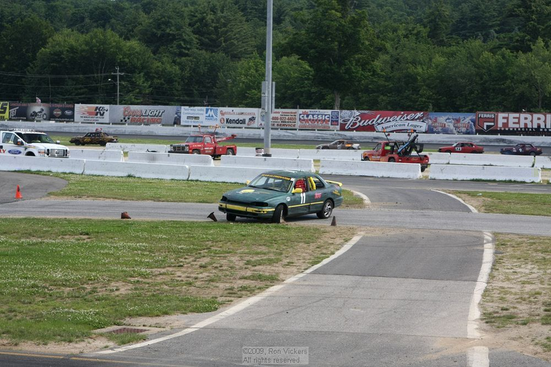 Illustration for article titled The 24 Hours Of LeMons New England 2009 Über Gallery, Part 1